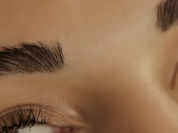 Cejas y pestañas en Belgrano: diseño, laminado y permanente