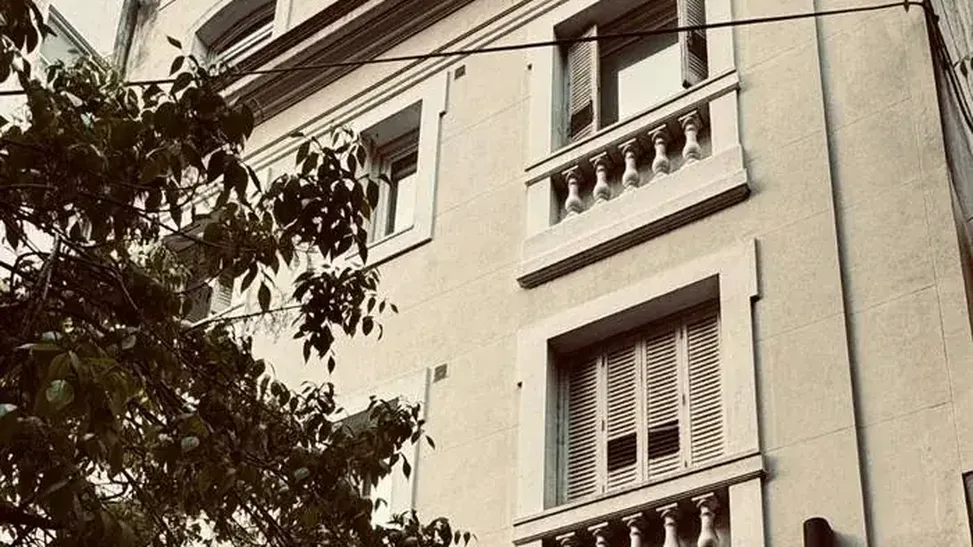 Luz cálida en el interior de Spa Belgrano, a minutos de las Barrancas de Belgrano